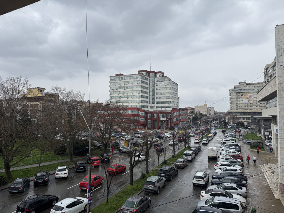 APARTAMENT 2 CAMERE DECOMANDAT LANGA BCR