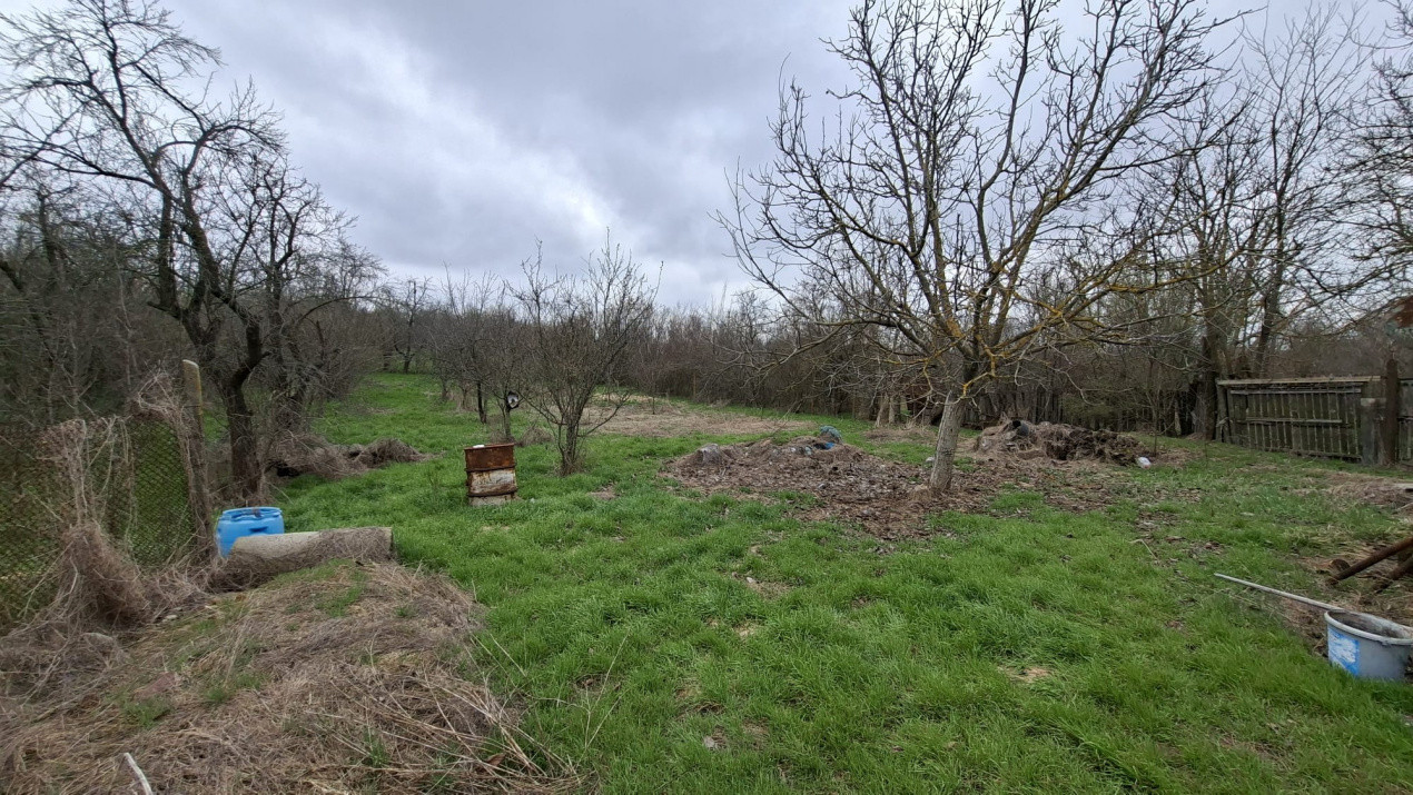 Casa de renovat cu teren 2570 mp in loc. Teiu jud. Arges