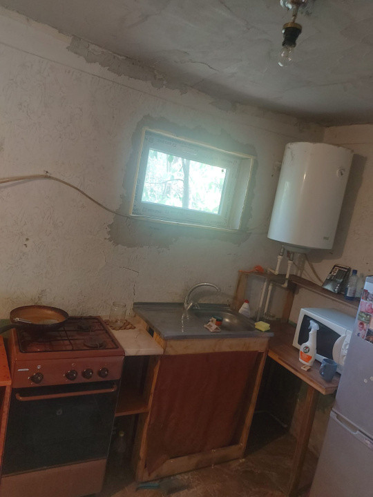 Casa de renovat cu teren 2570 mp in loc. Teiu jud. Arges