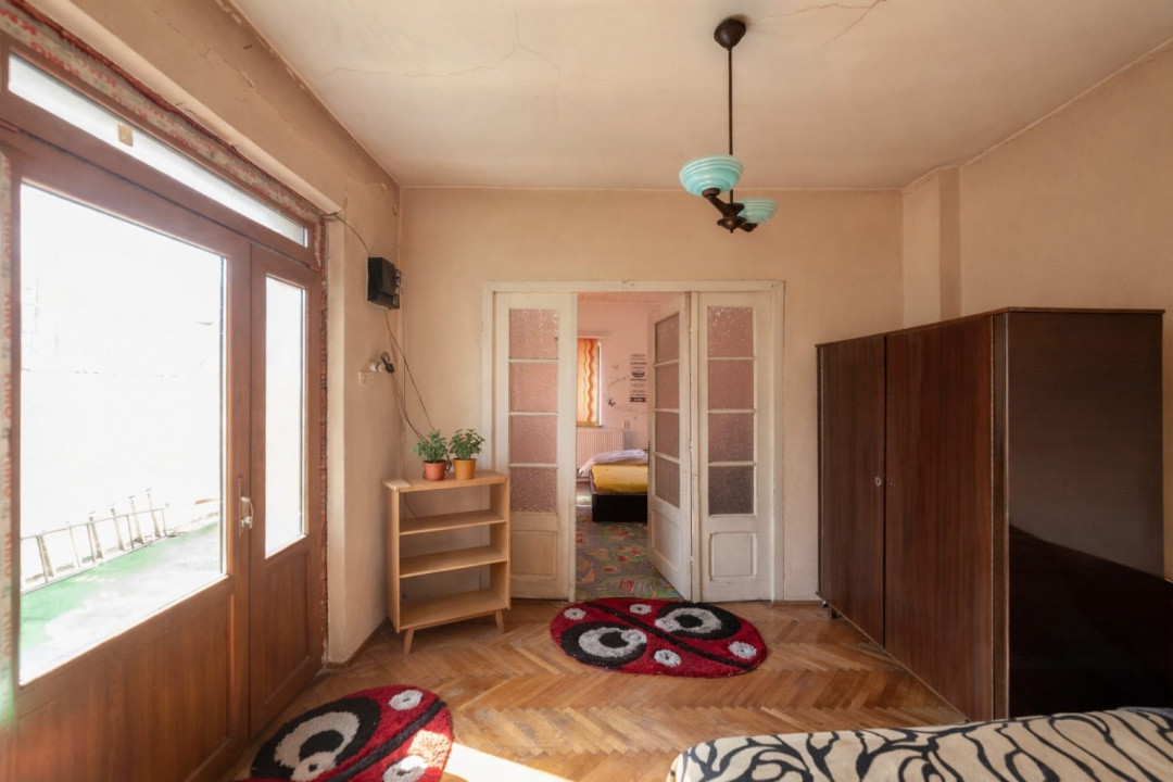 Casa cu potential de transformare, zona centrala  - Str. Sfanta Vineri, Pitesti 