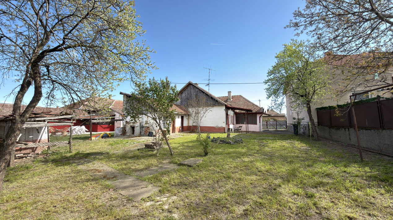 Casa 3 camere, Teren 540 mp - Str. Traian 79 - Carei - Comision 0% cumparător