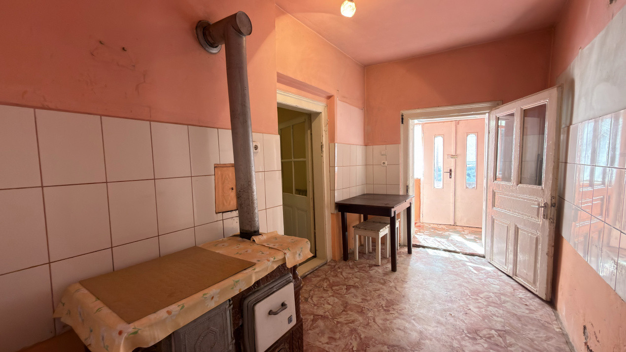 Casa 3 camere, Teren 540 mp - Str. Traian 79 - Carei - Comision 0% cumparător