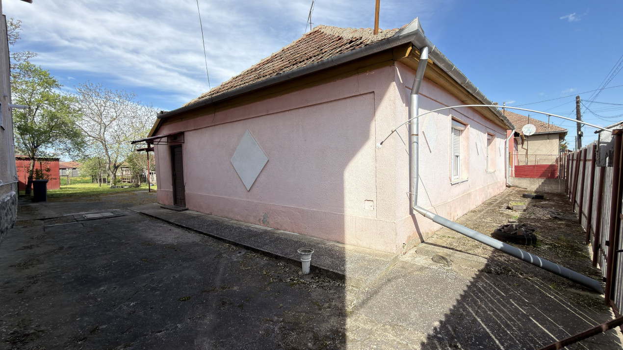 Casa 3 camere, Teren 540 mp - Str. Traian 79 - Carei - Comision 0% cumparător