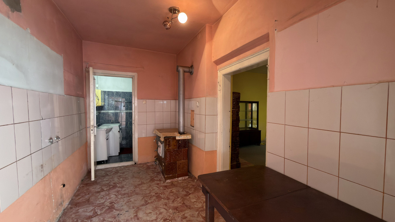 Casa 3 camere, Teren 540 mp - Str. Traian 79 - Carei - Comision 0% cumparător