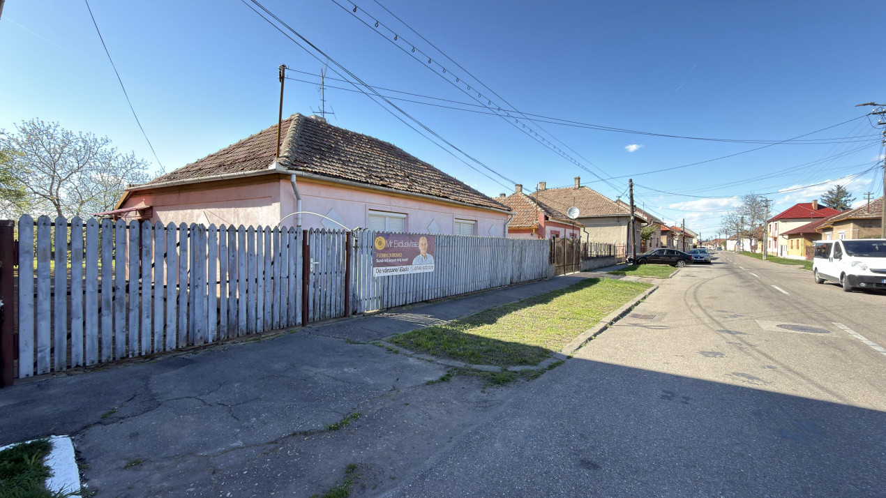 Casa 3 camere, Teren 540 mp - Str. Traian 79 - Carei - Comision 0% cumparător