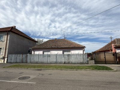 Casa 3 camere, Teren 540 mp - Str. Traian 79 - Carei - Comision 0% cumparător