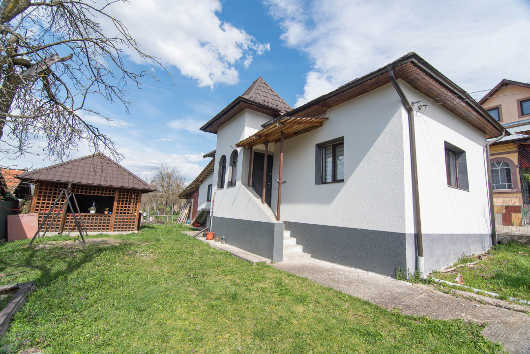  Casa gata de mutat+teren 1000 mp in zona de deal, jud. Arges