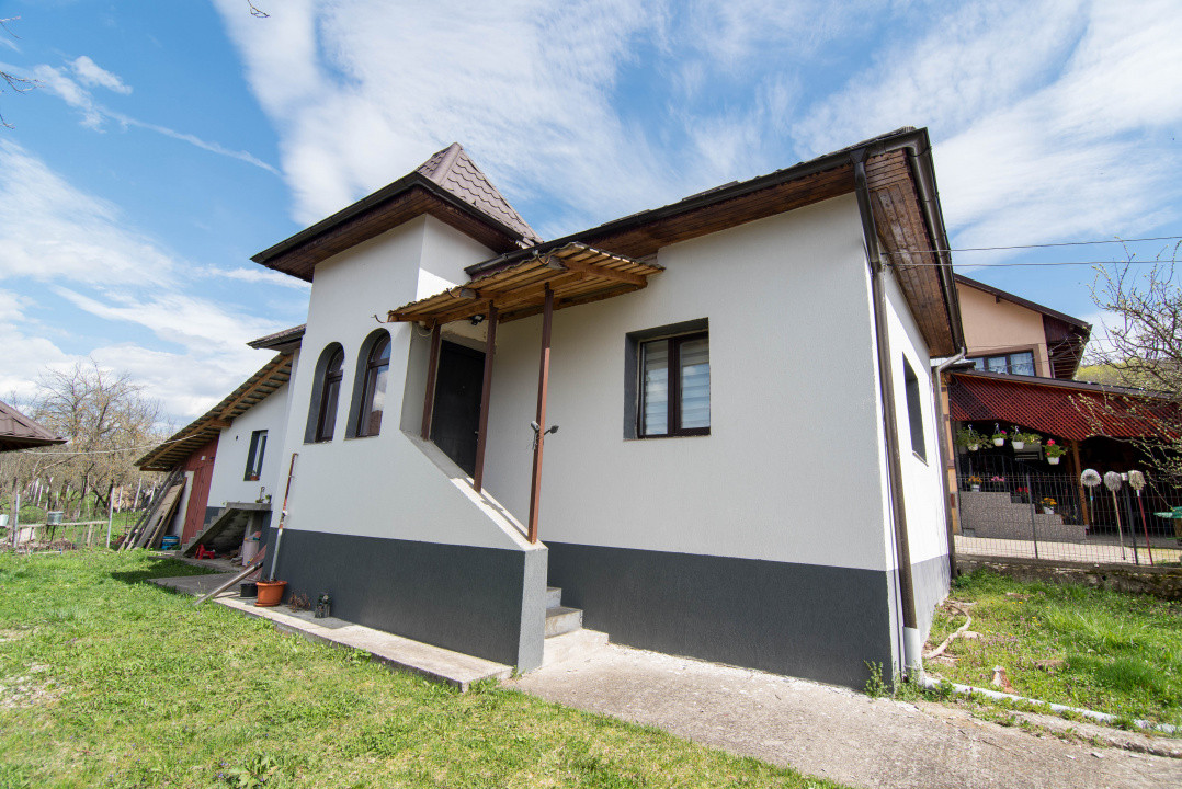  Casa gata de mutat+teren 1000 mp in zona de deal, jud. Arges