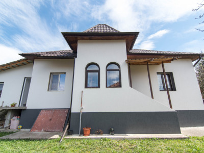  Casa gata de mutat+teren 1000 mp in zona de deal, jud. Arges