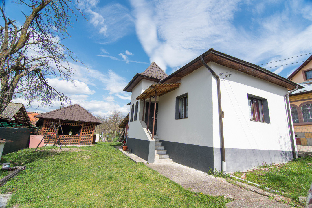 Casa cu 3 camere renovata 