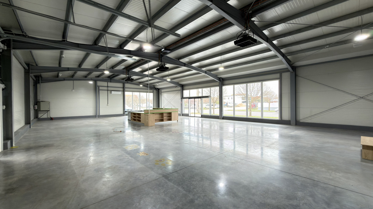 Spațiu Comercial Open Space 296 mp / B-dul 25 Octombrie / Carei
