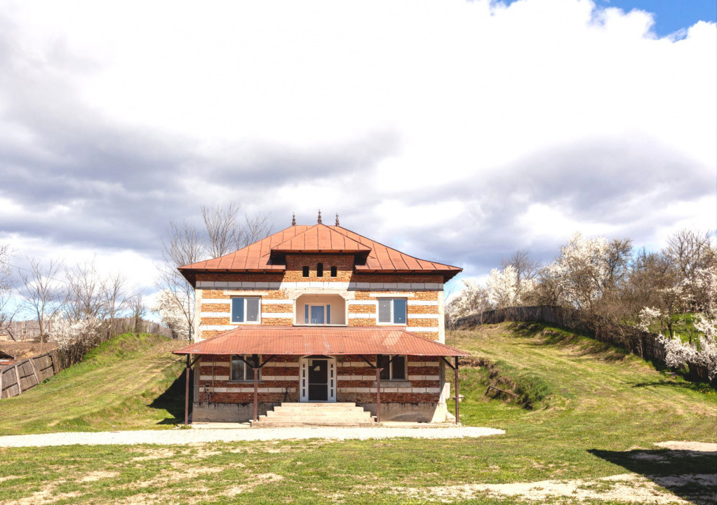 Casă spațioasă 30 min de Pitești Cosești Argeș