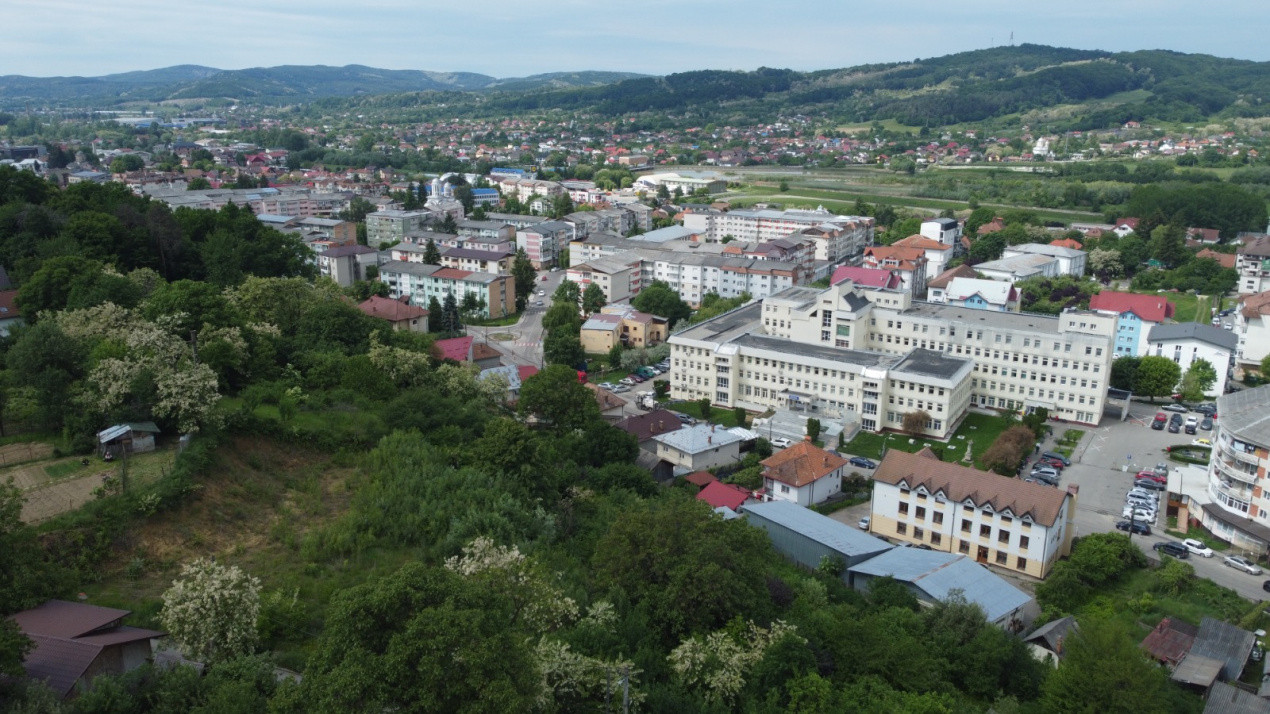 TEREN PREMIUM | PANORAMĂ SPECTACULOASĂ ASUPRA ORAȘULUI ȘI MUNȚILOR