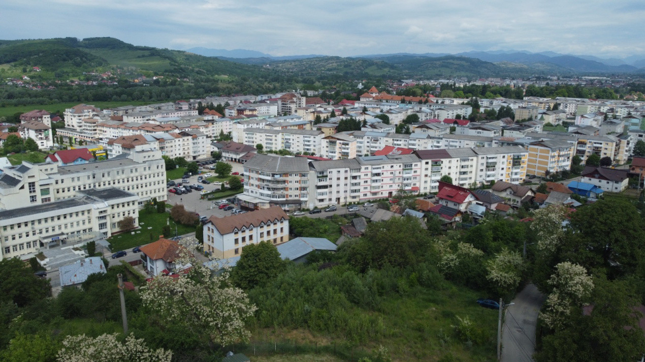 TEREN PREMIUM | PANORAMĂ SPECTACULOASĂ ASUPRA ORAȘULUI ȘI MUNȚILOR
