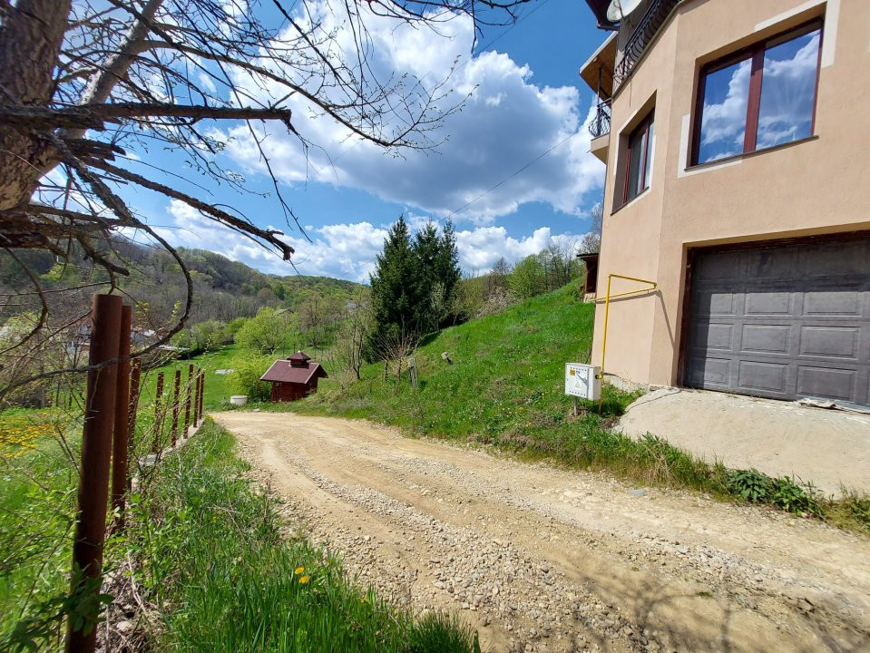 Casa imbratisata de padure + cabanuta de vara - Valea Ursului, Bascov 