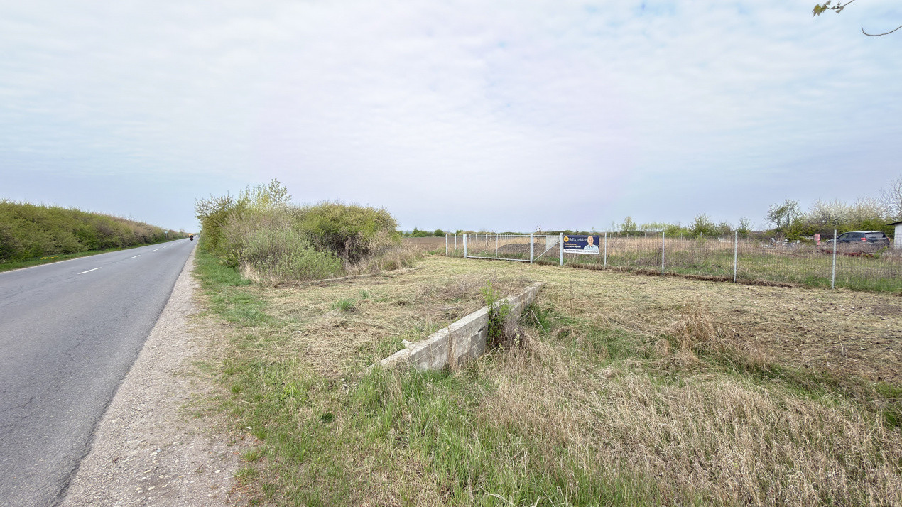 Teren Intravilan 1300 mp / Extravilan 3.700 mp/ DJ 196B Carei (DN 1F) – Foieni 