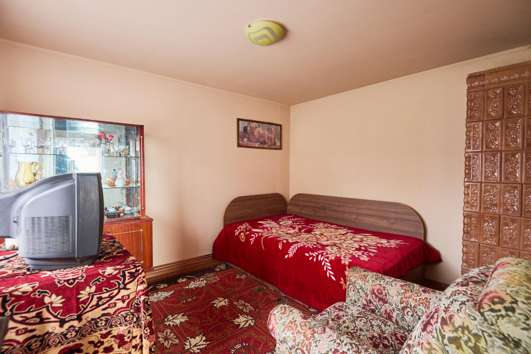 Casa in Leresti, la strada principala, cu rau in spate | teren 831 mp- Campulung