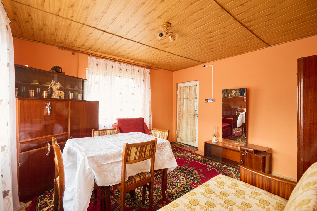 Casa in Leresti, la strada principala, cu rau in spate | teren 831 mp- Campulung