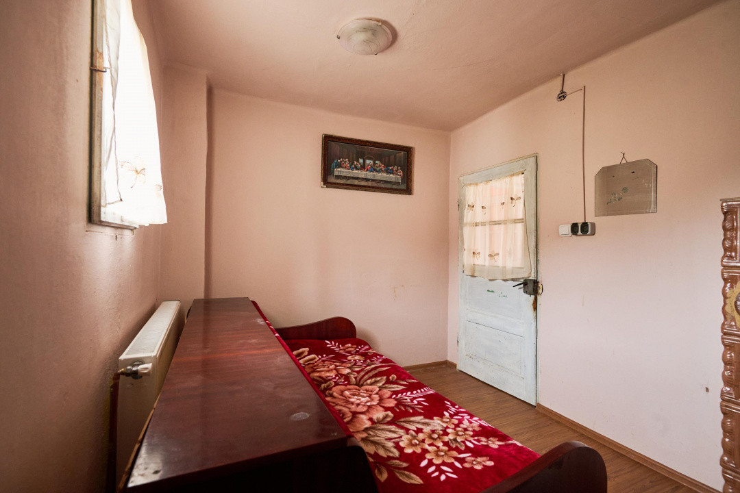 Casa in Leresti, la strada principala, cu rau in spate | teren 831 mp- Campulung