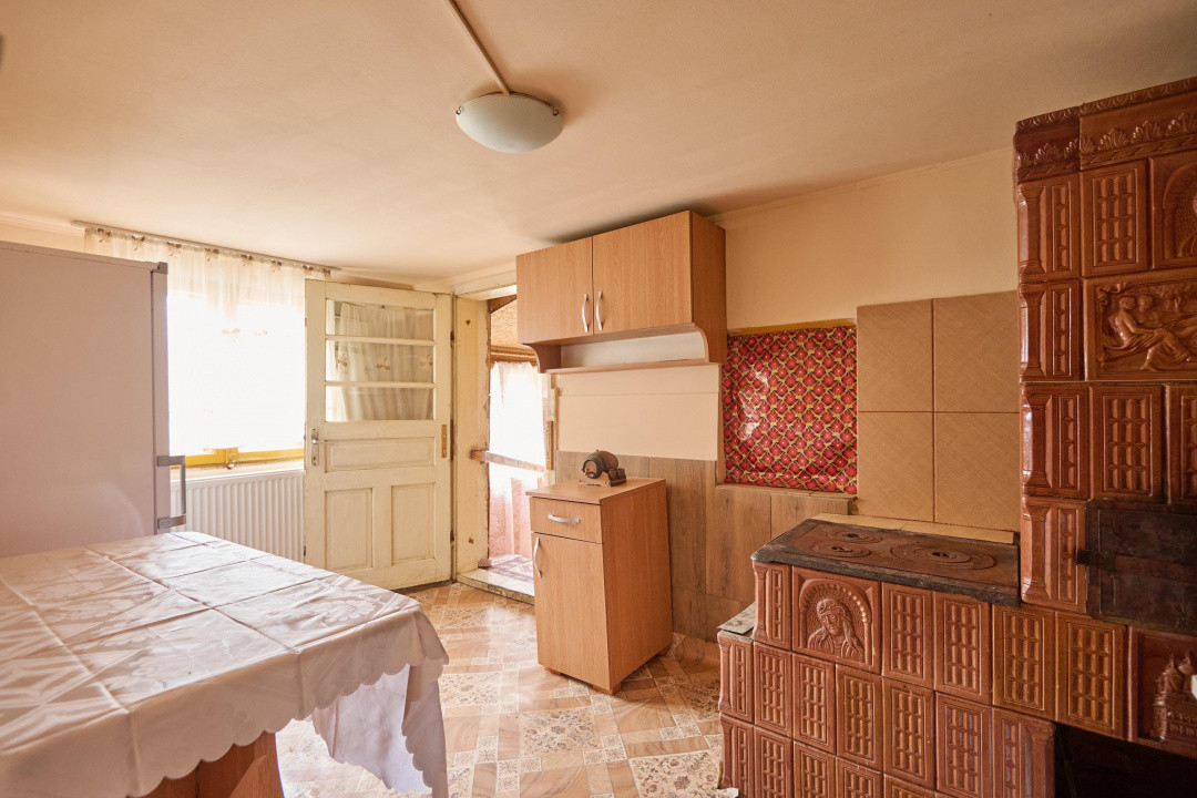 Casa in Leresti, la strada principala, cu rau in spate | teren 831 mp- Campulung