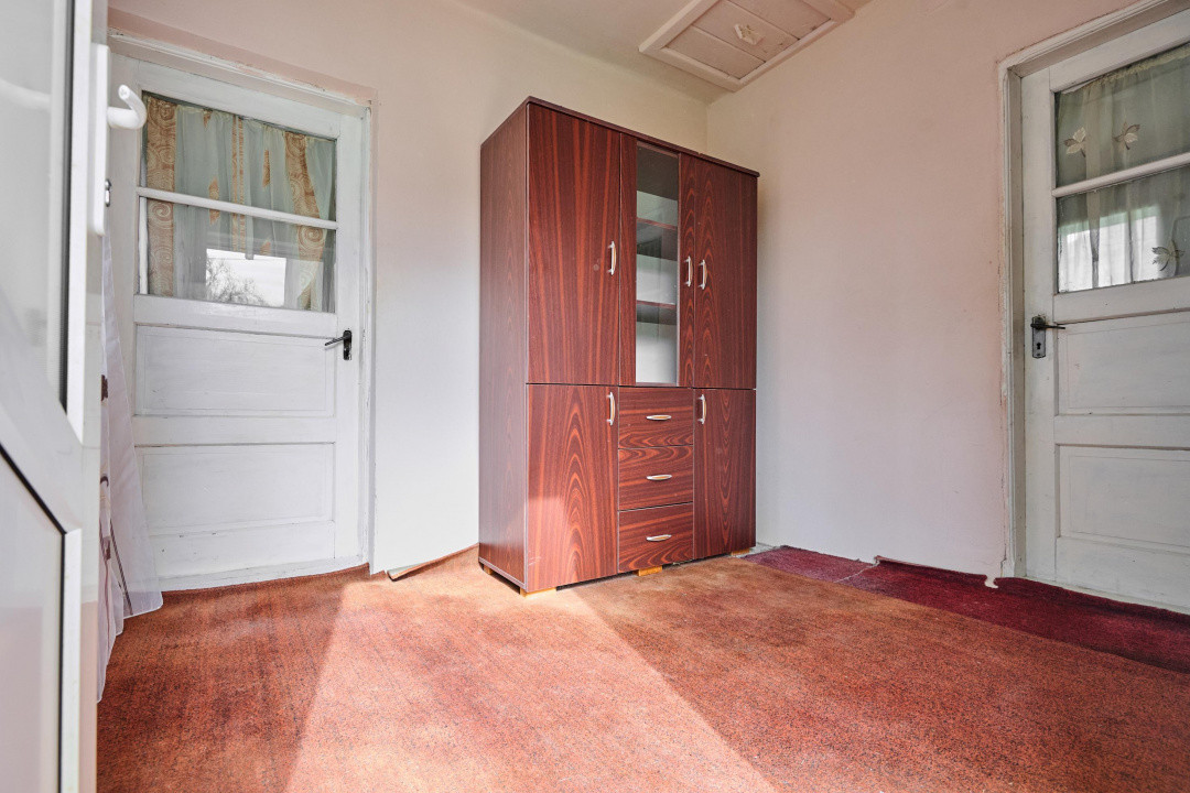 Casa individuala  Leresti la strada principala+ teren 831 mp, utilitati complete