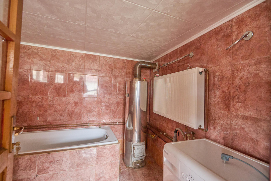 Casa individuala  Leresti la strada principala+ teren 831 mp, utilitati complete