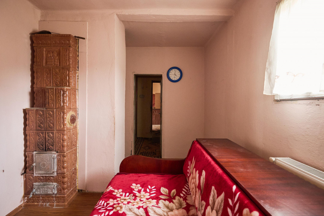 Casa individuala  Leresti la strada principala+ teren 831 mp, utilitati complete