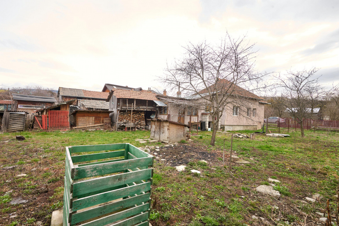 Casa individuala  Leresti la strada principala+ teren 831 mp, utilitati complete