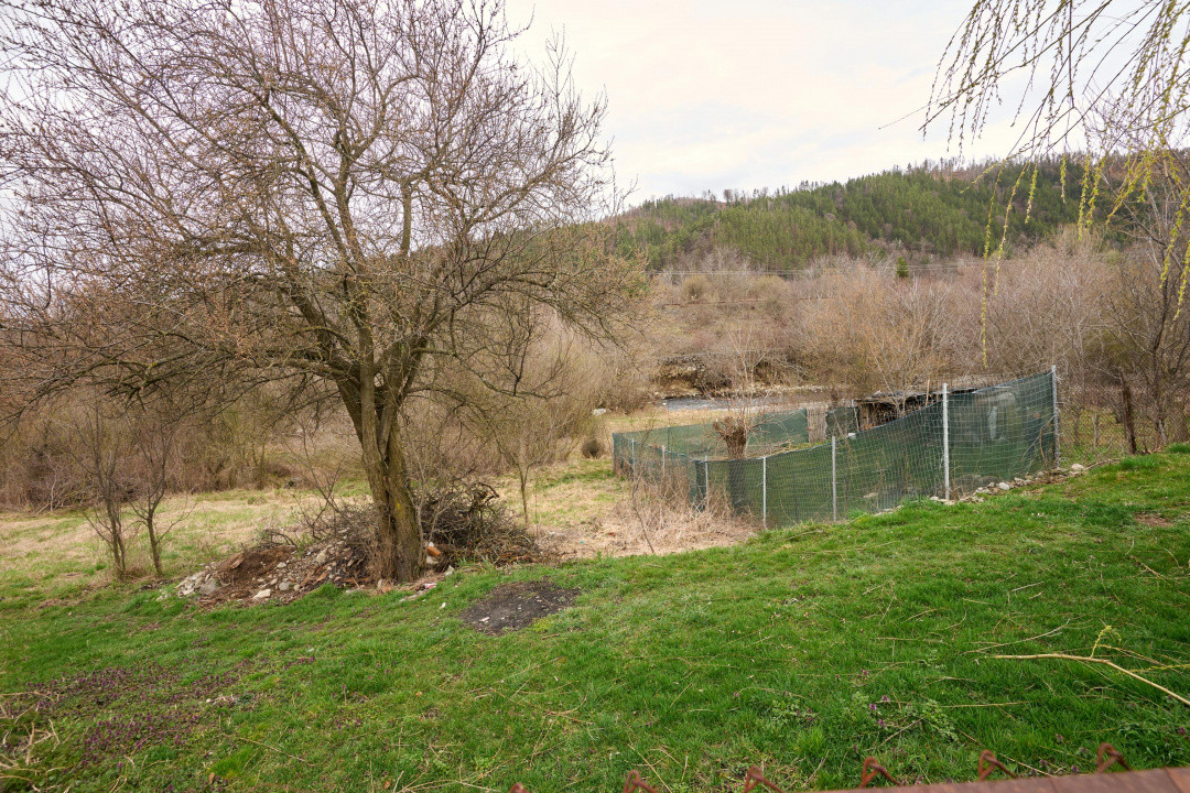 Casa individuala  Leresti la strada principala+ teren 831 mp, utilitati complete