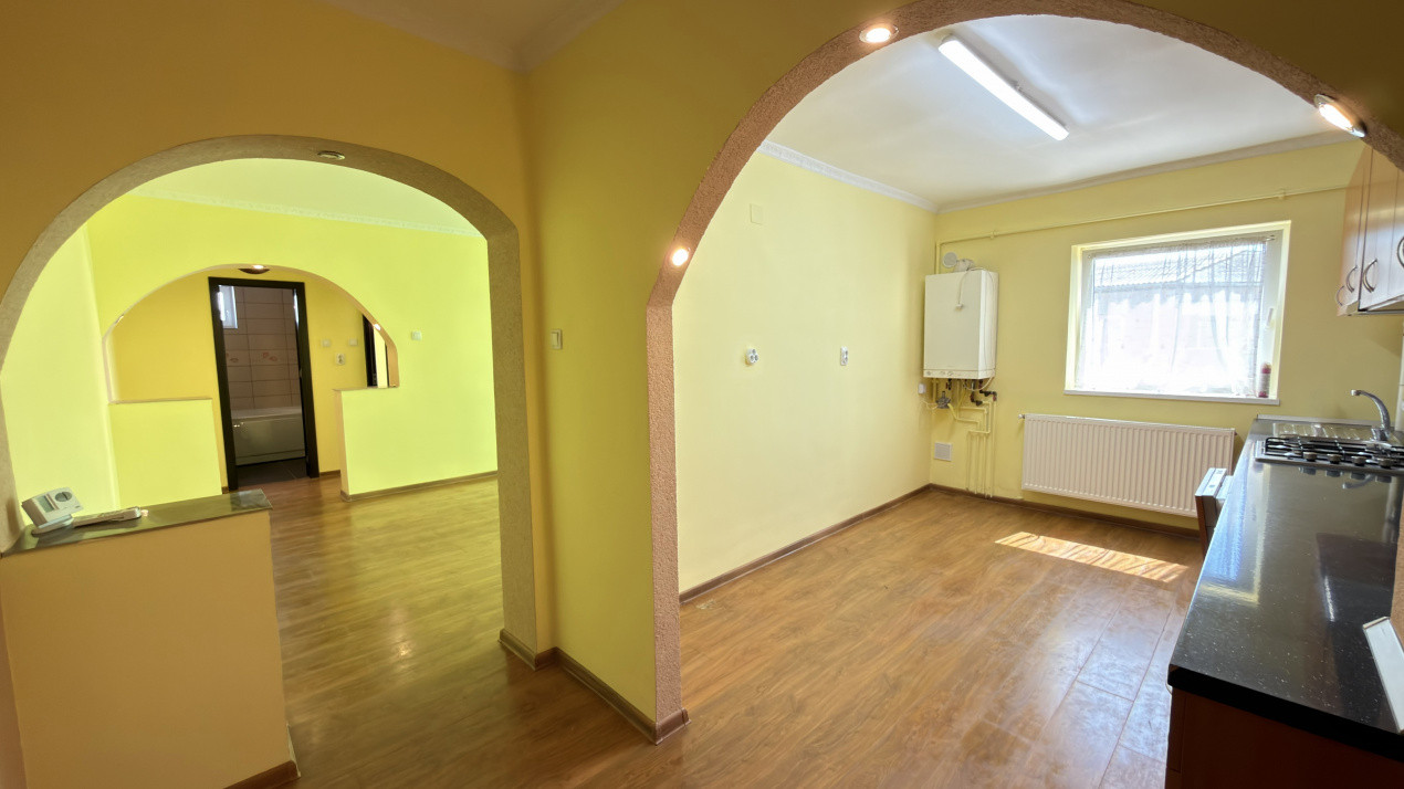 Vânzare Apartament 3 camere Etaj IV, MV1 - Str. Crinului 3 - Carei