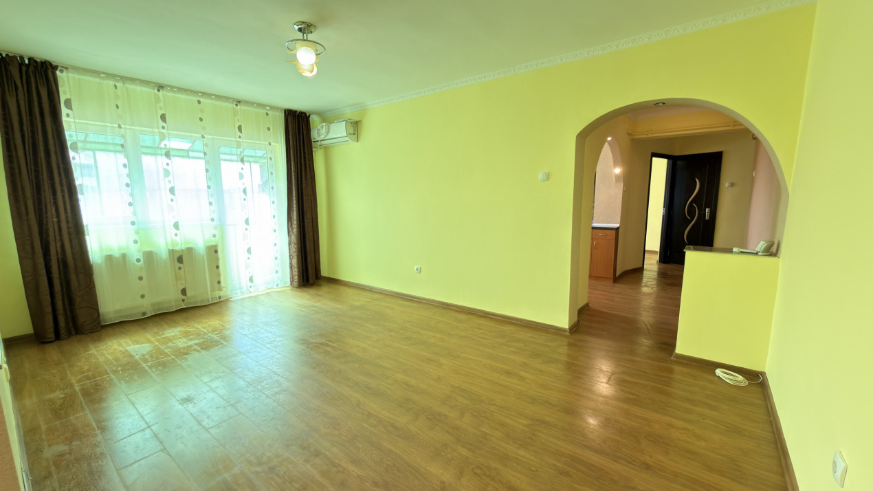 Vânzare Apartament 3 camere Etaj IV, MV1 - Str. Crinului 3 - Carei