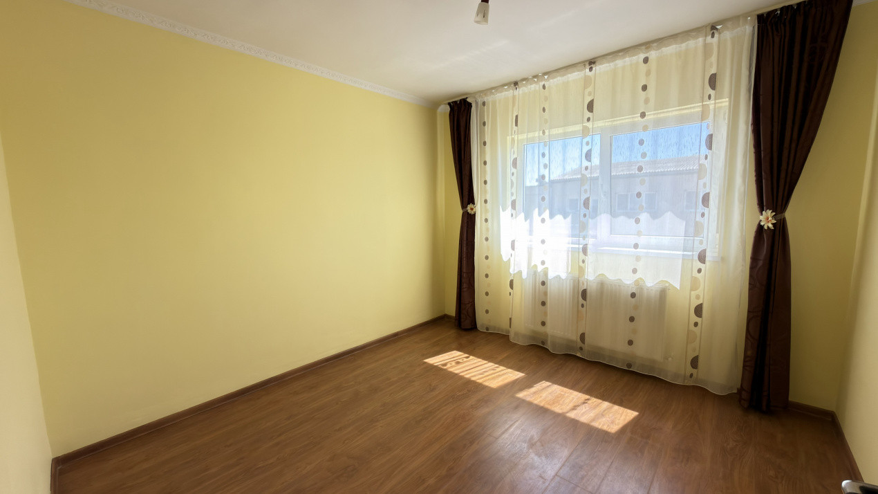 Vânzare Apartament 3 camere Etaj IV, MV1 - Str. Crinului 3 - Carei