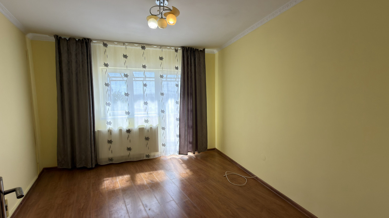 Vânzare Apartament 3 camere Etaj IV, MV1 - Str. Crinului 3 - Carei