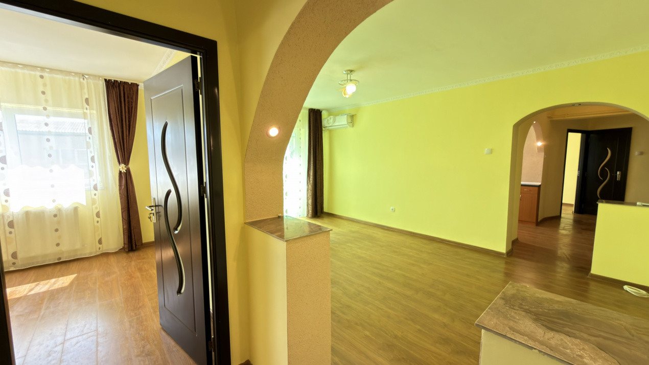Vânzare Apartament 3 camere Etaj IV, MV1 - Str. Crinului 3 - Carei