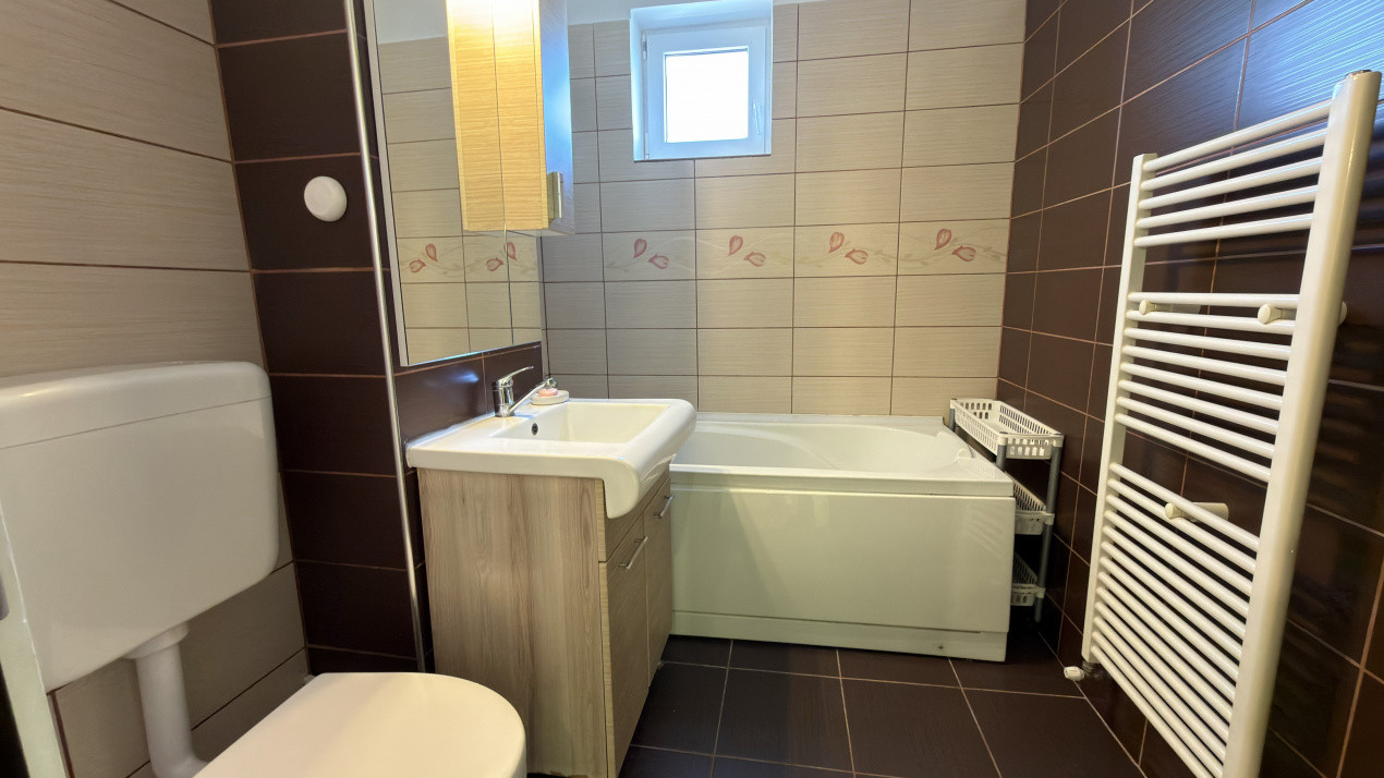 Vânzare Apartament 3 camere Etaj IV, MV1 - Str. Crinului 3 - Carei