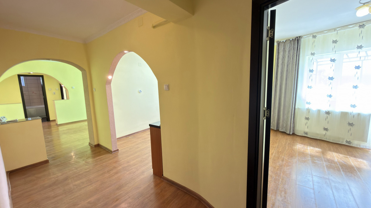 Vânzare Apartament 3 camere Etaj IV, MV1 - Str. Crinului 3 - Carei