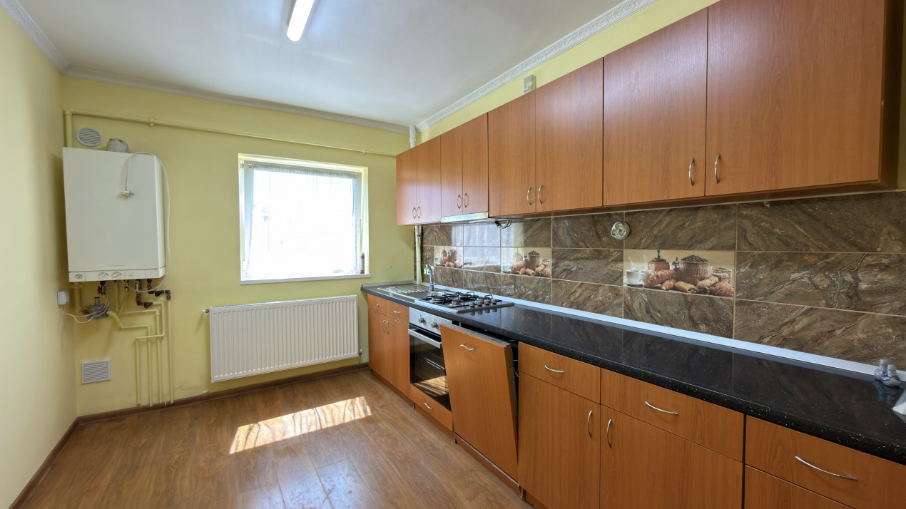 Vânzare Apartament 3 camere Etaj IV, MV1 - Str. Crinului 3 - Carei