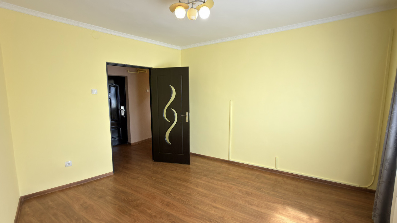 Vânzare Apartament 3 camere Etaj IV, MV1 - Str. Crinului 3 - Carei
