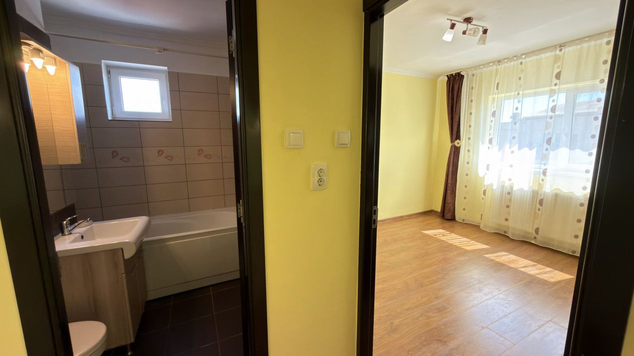 Vânzare Apartament 3 camere Etaj IV, MV1 - Str. Crinului 3 - Carei