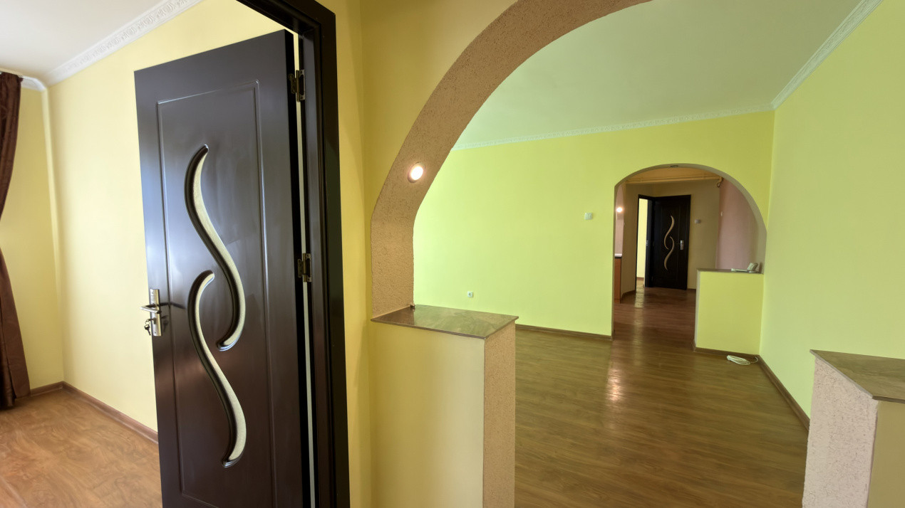 Vânzare Apartament 3 camere Etaj IV, MV1 - Str. Crinului 3 - Carei