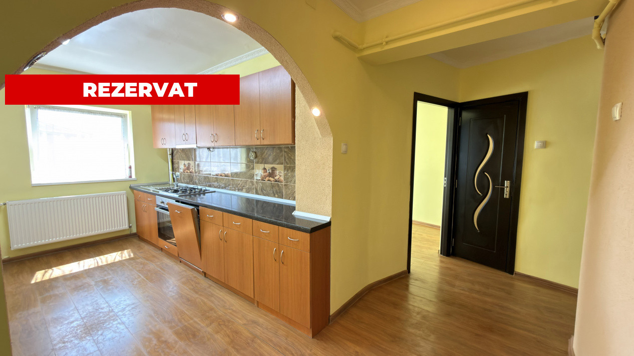 Vânzare Apartament 3 camere Etaj IV, MV1 - Str. Crinului 3 - Carei