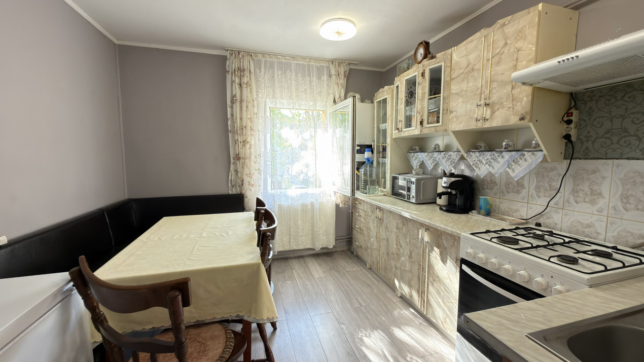 Apartament Decomandat 4 camere MV1, Etaj 1 - Str. Liszt Ferenc - Carei