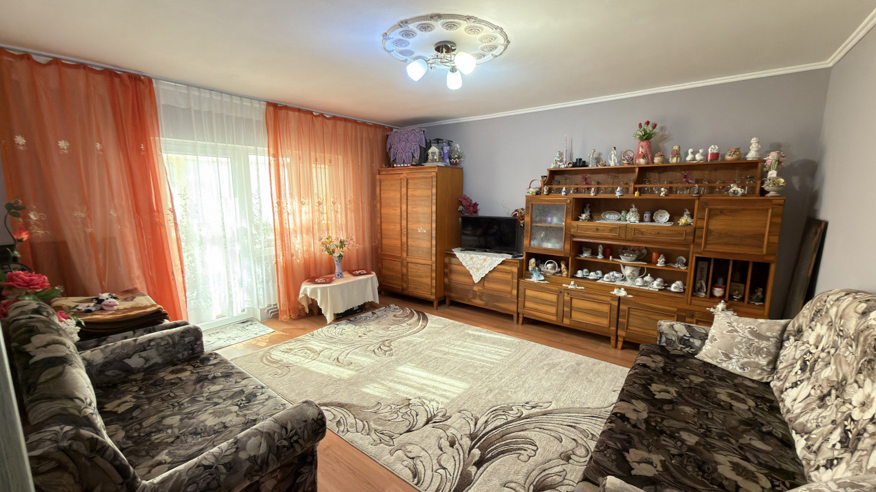 Apartament Decomandat 4 camere MV1, Etaj 1 - Str. Liszt Ferenc - Carei