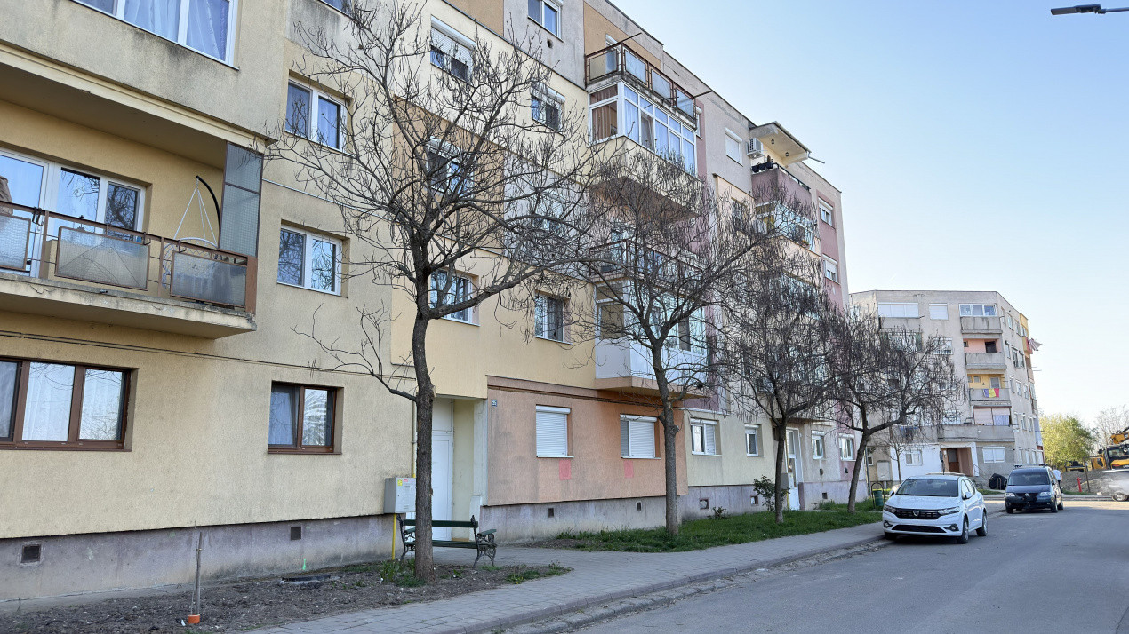 Apartament Decomandat 4 camere MV1, Etaj 1 - Str. Liszt Ferenc - Carei