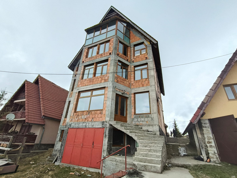 Pensiune de vânzare în Rânca – oportunitate rară lângă pârtia M1