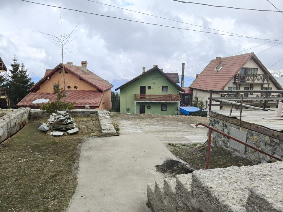 Pensiune de vânzare în Rânca – oportunitate rară lângă pârtia M1