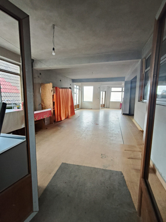 Pensiune de vânzare în Rânca – oportunitate rară lângă pârtia M1