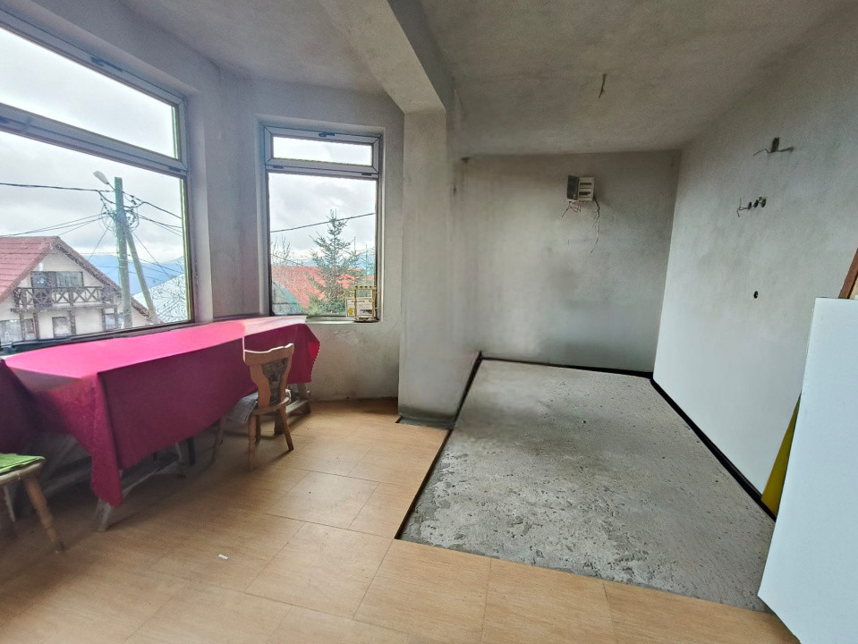 Pensiune de vânzare în Rânca – oportunitate rară lângă pârtia M1