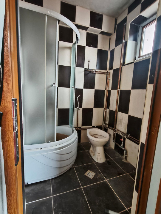 Pensiune de vânzare în Rânca – oportunitate rară lângă pârtia M1