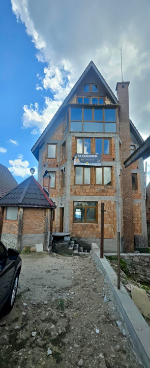 Pensiune de vânzare în Rânca – oportunitate rară lângă pârtia M1